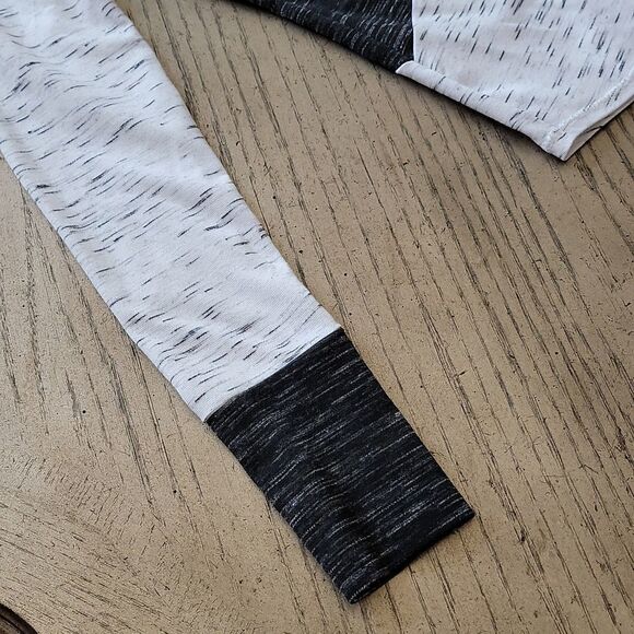 Rachel Roy XS black and white long sleeve top 🖤🤍 - Picture 3 of 7